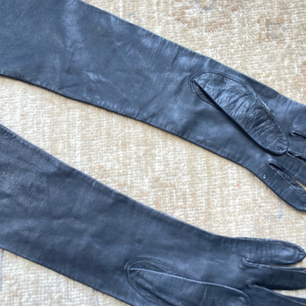 Supple Vintage Long Black Leather Opera Gloves - Picture 3 of 8
